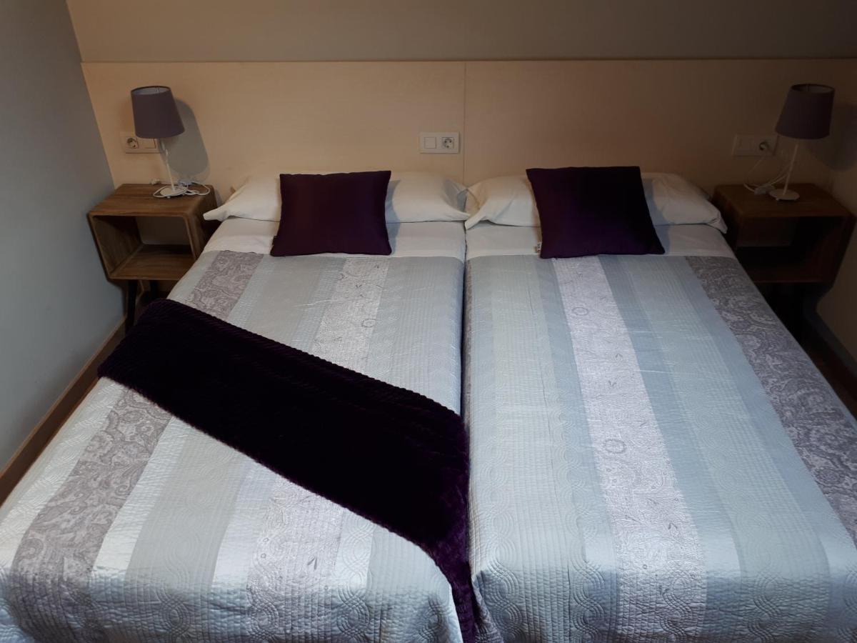 Ultreia Hotel Portomarin Bagian luar foto